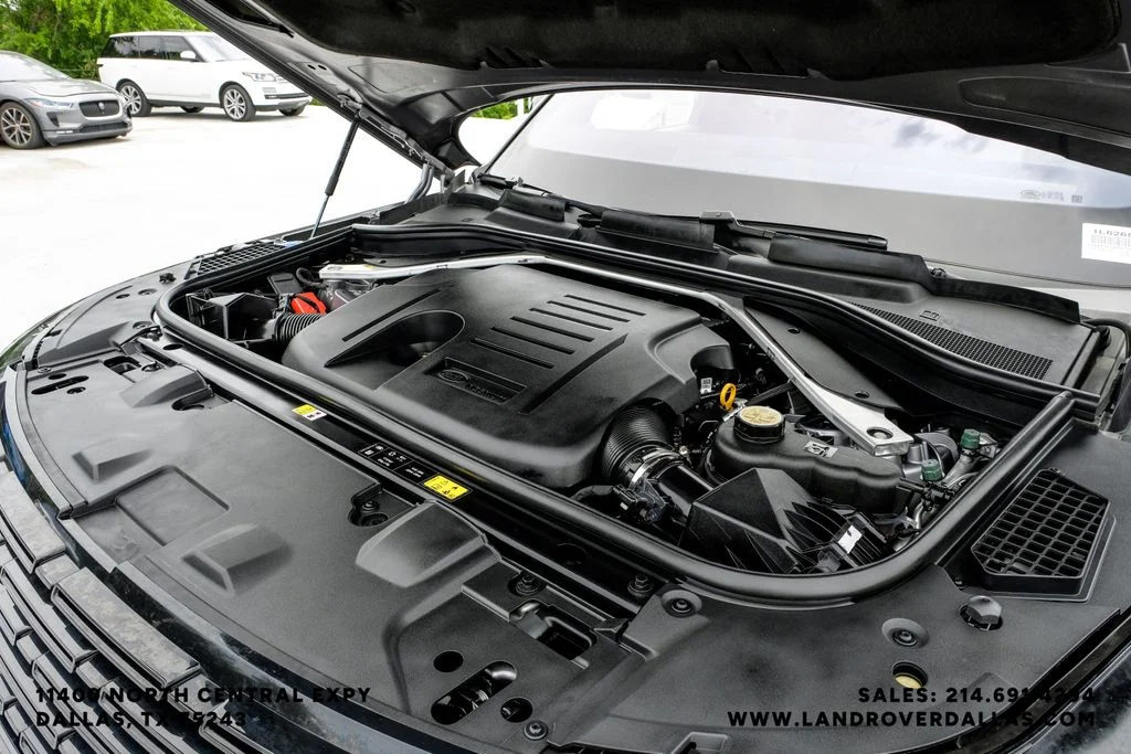 Used 2023 Grey Land Rover SE image 57