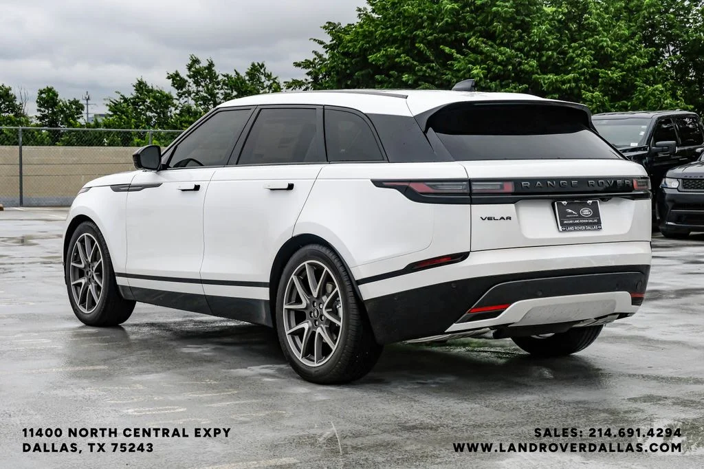 New 2026 Ostuni Pearl Wht Prem Met Land Rover Dynamic SE image 8