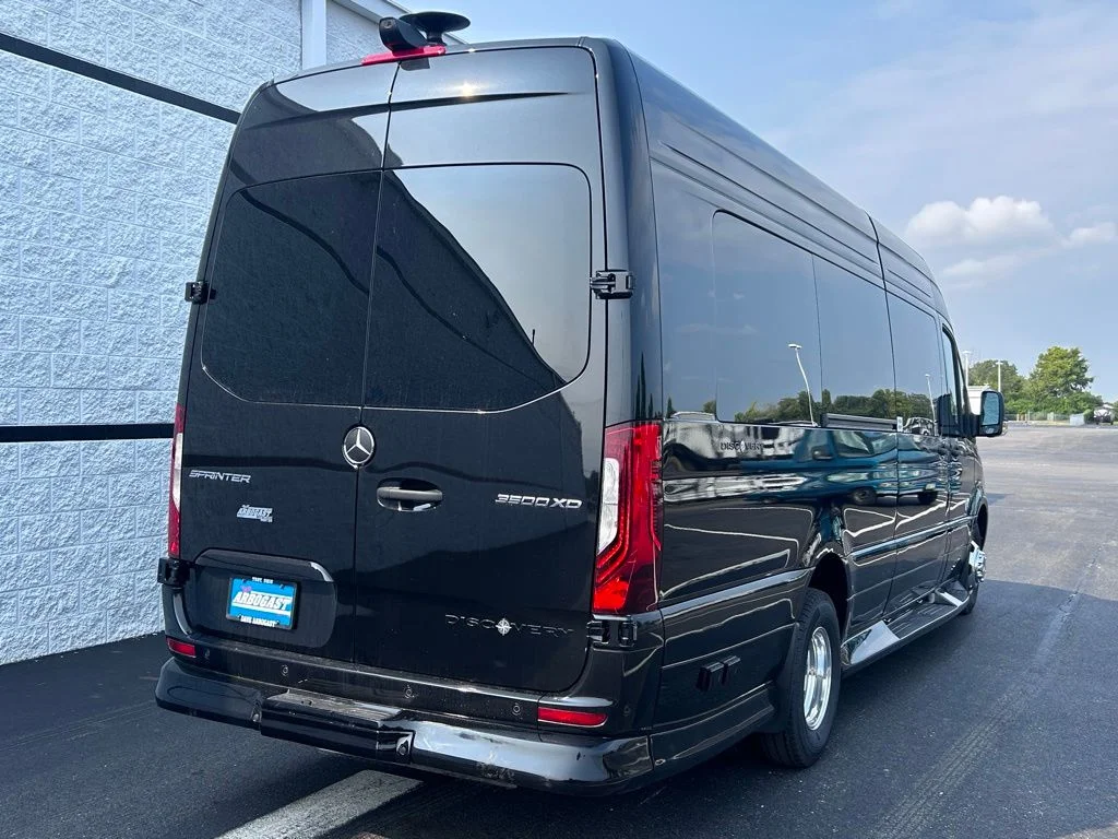 New 2026 Obsidian Black Mercedes-Benz Discovery Touring image 7