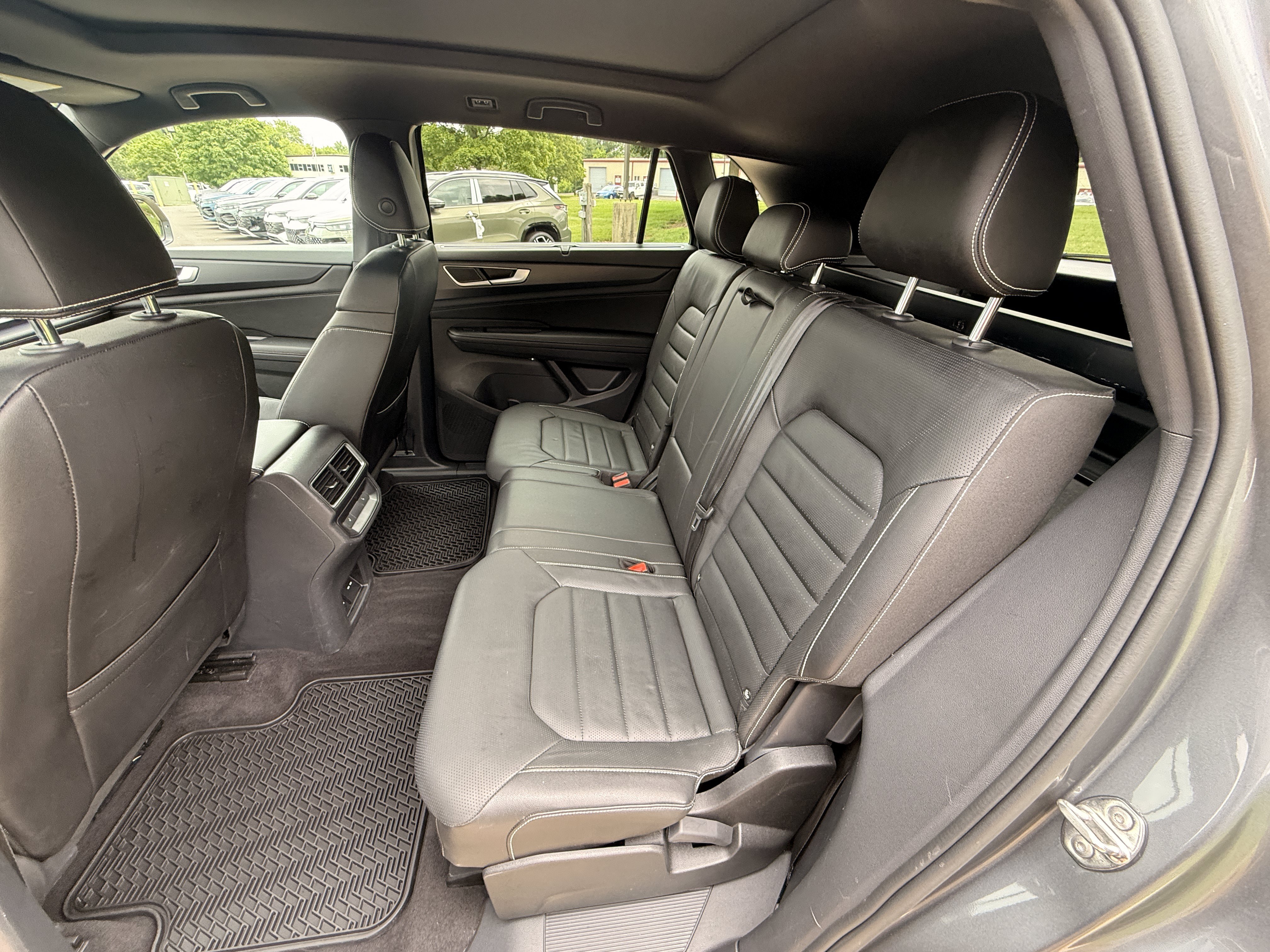 Used 2024  Volkswagen 2.0T SEL R-Line image 23