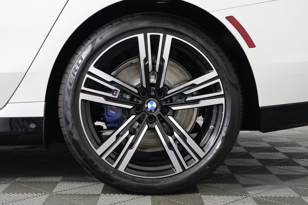 2026 BMW 7 Series 750e - Photo 11