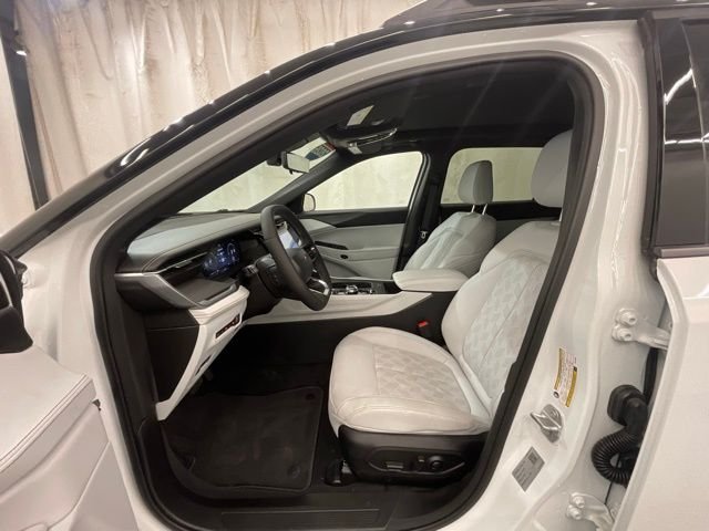 New 2026 Bright White Clear-Coat Exterior Paint Jeep Overland image 10
