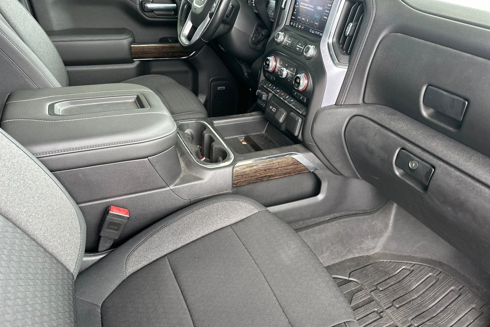 Used 2020 Gray GMC Elevation image 18