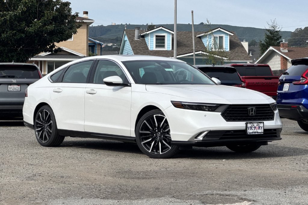 New 2026 Platinum White Pearl Honda Touring image 2