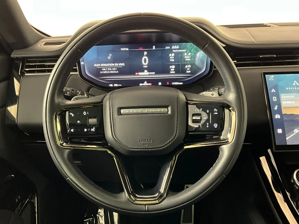 Used 2023 Gray Land Rover SE Dynamic image 12