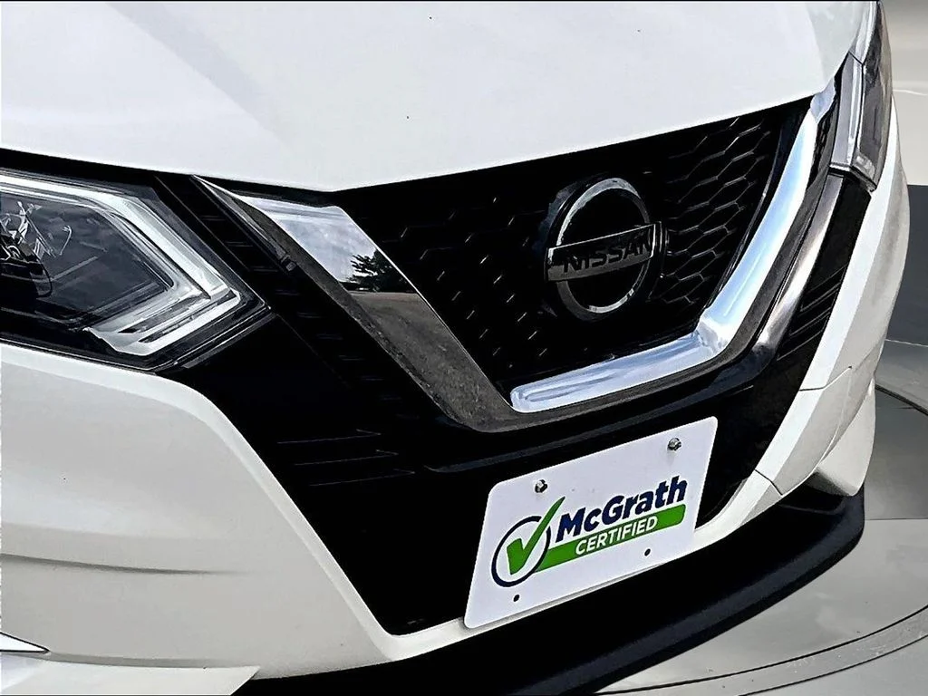 Used 2022 White Nissan SL image 34