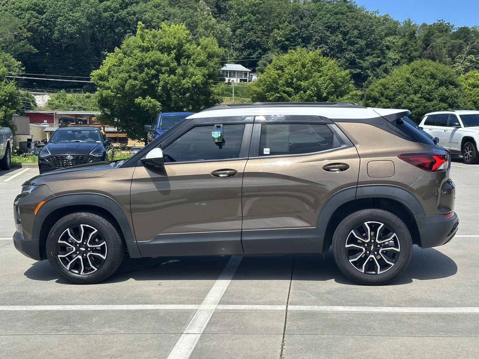 Used 2021 Zeus Bronze Metallic Chevrolet ACTIV image 4