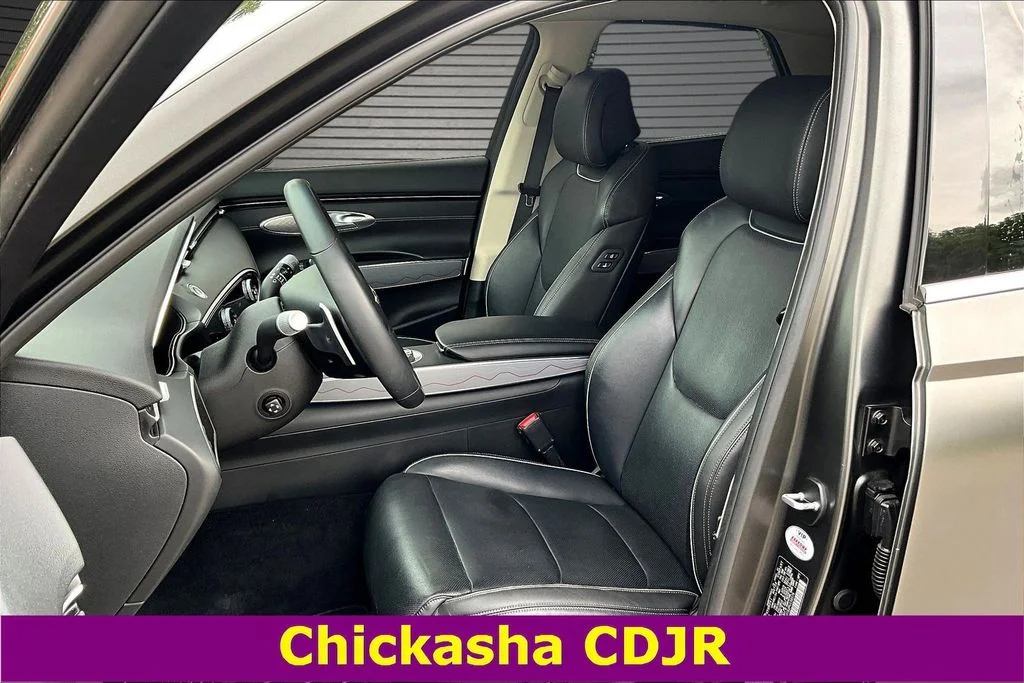 Used 2023 Gray Genesis 2.5T image 19