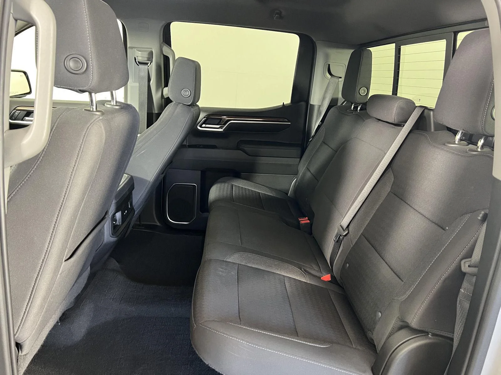 Used 2022 SILVER ICE METALLIC Chevrolet RST image 22