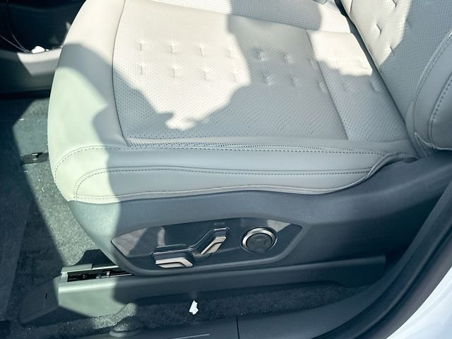 New 2026 Glacial White Pearl Kia Wind AWD image 20
