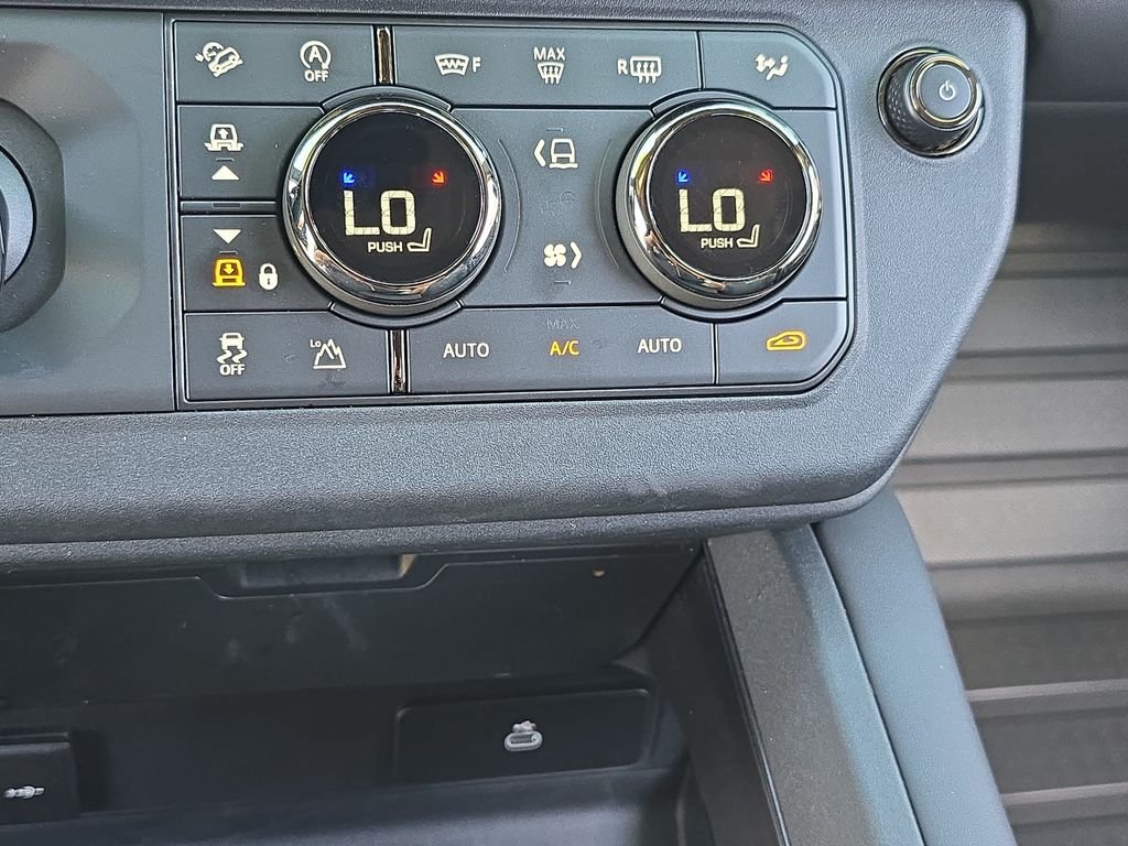 Used 2025 Brown Land Rover OCTA image 24