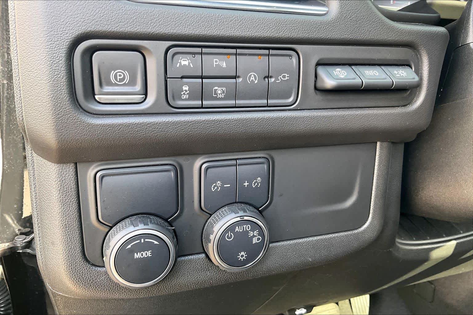 Used 2022 Black Chevrolet High Country image 13