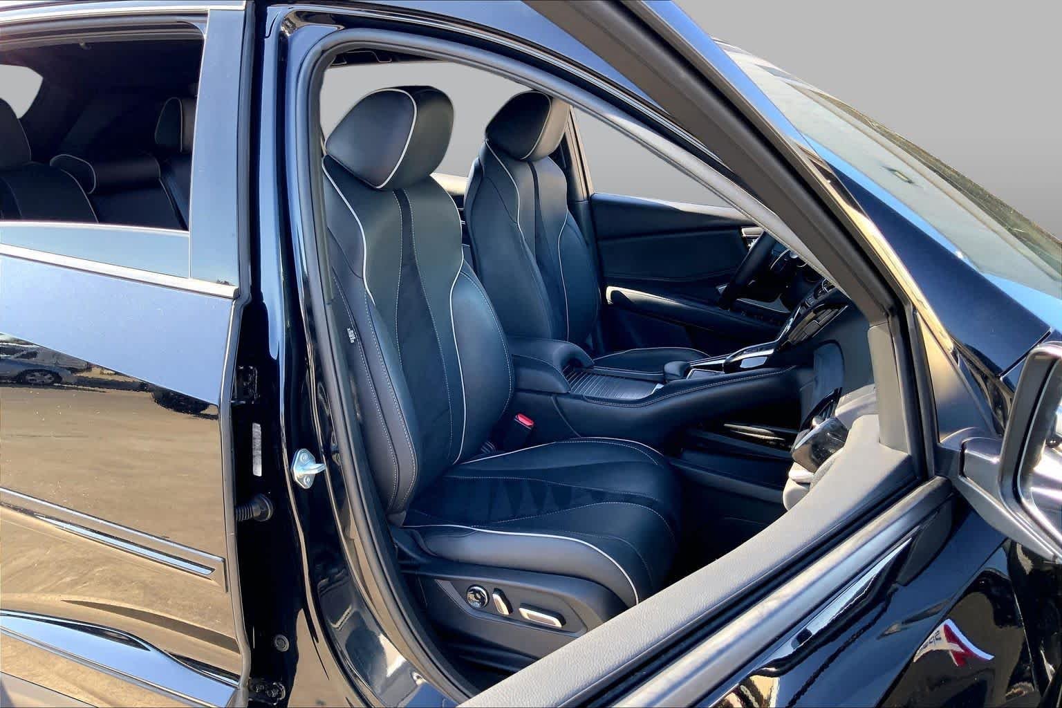 Used 2021 Majestic Black Pearl Acura w/A-Spec Package image 9
