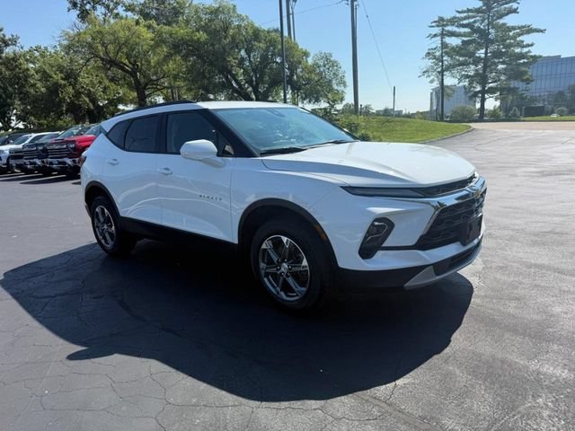 Used 2024 Summit White Chevrolet 2LT image 8