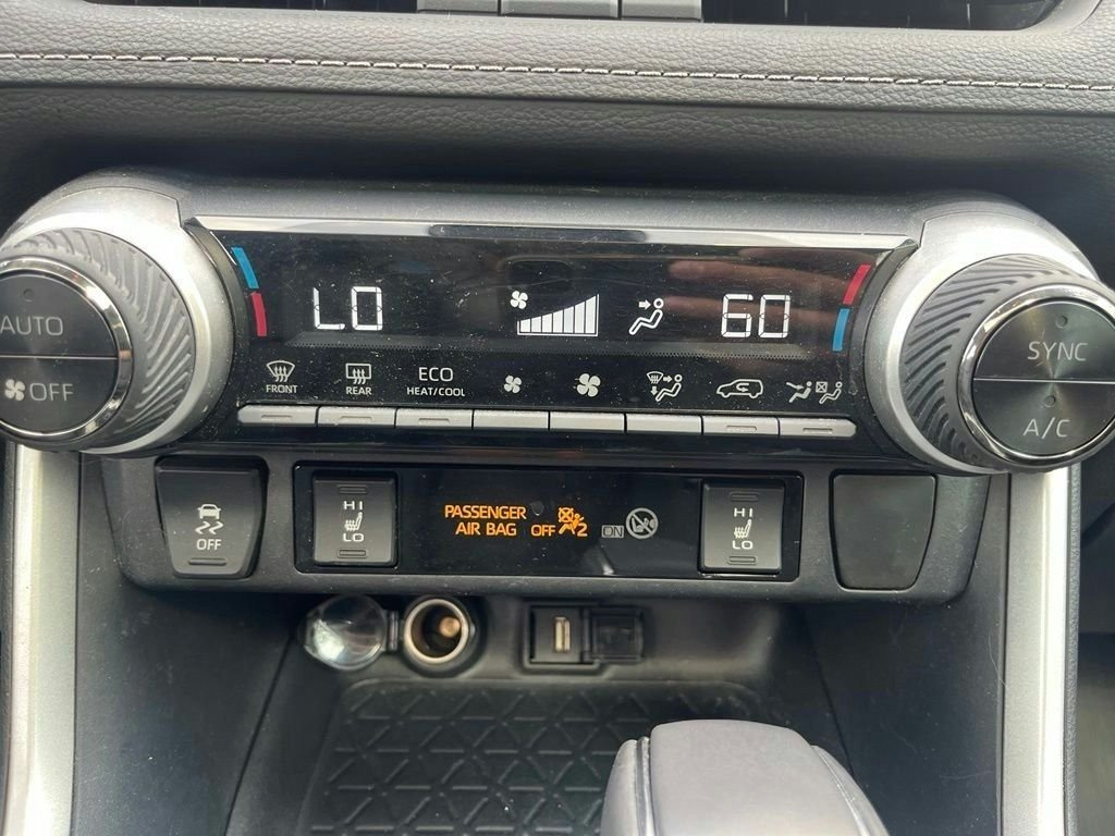 Used 2021 Silver Toyota XLE Premium image 15