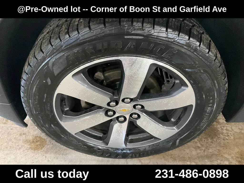 Used 2019 White Chevrolet 3LT image 11