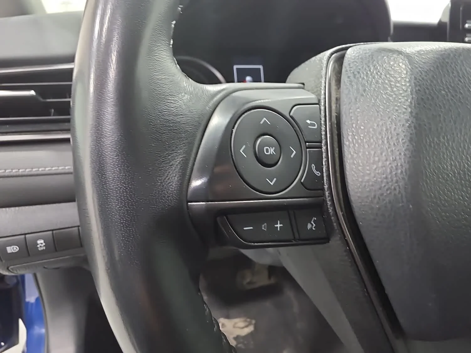 Used 2024 Blu/blue Toyota SE image 18