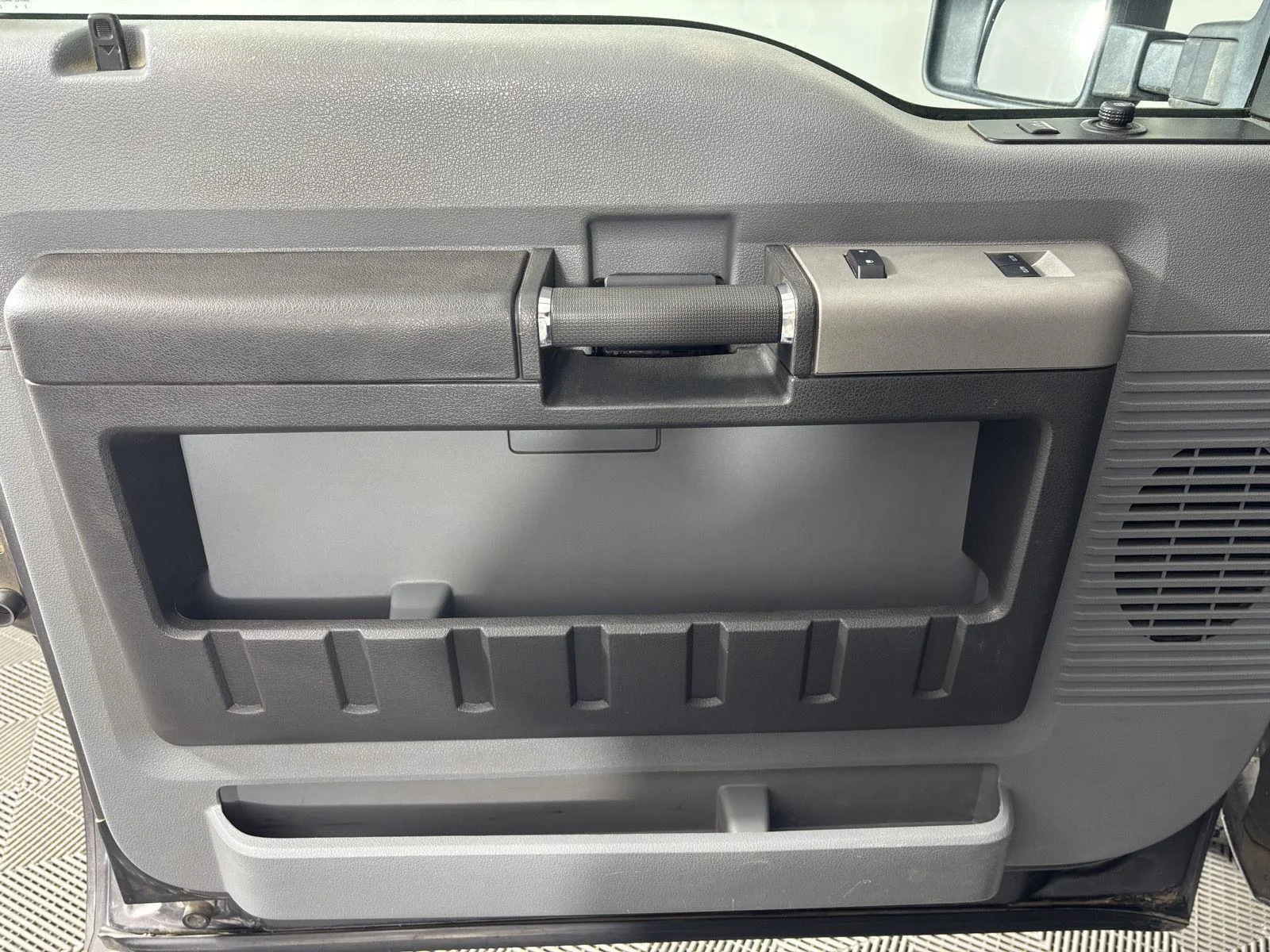 Used 2014 Sterling Gray Metallic Ford XLT image 14