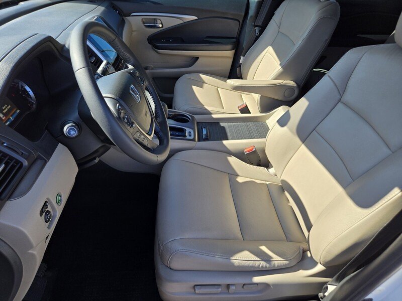 Used 2017  Honda EX-L image 11