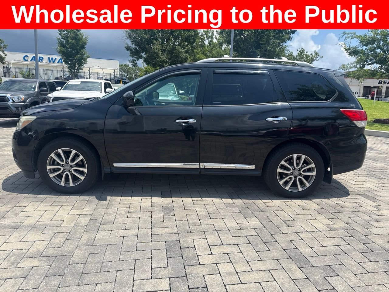 Used 2015 Black Nissan SL image 2