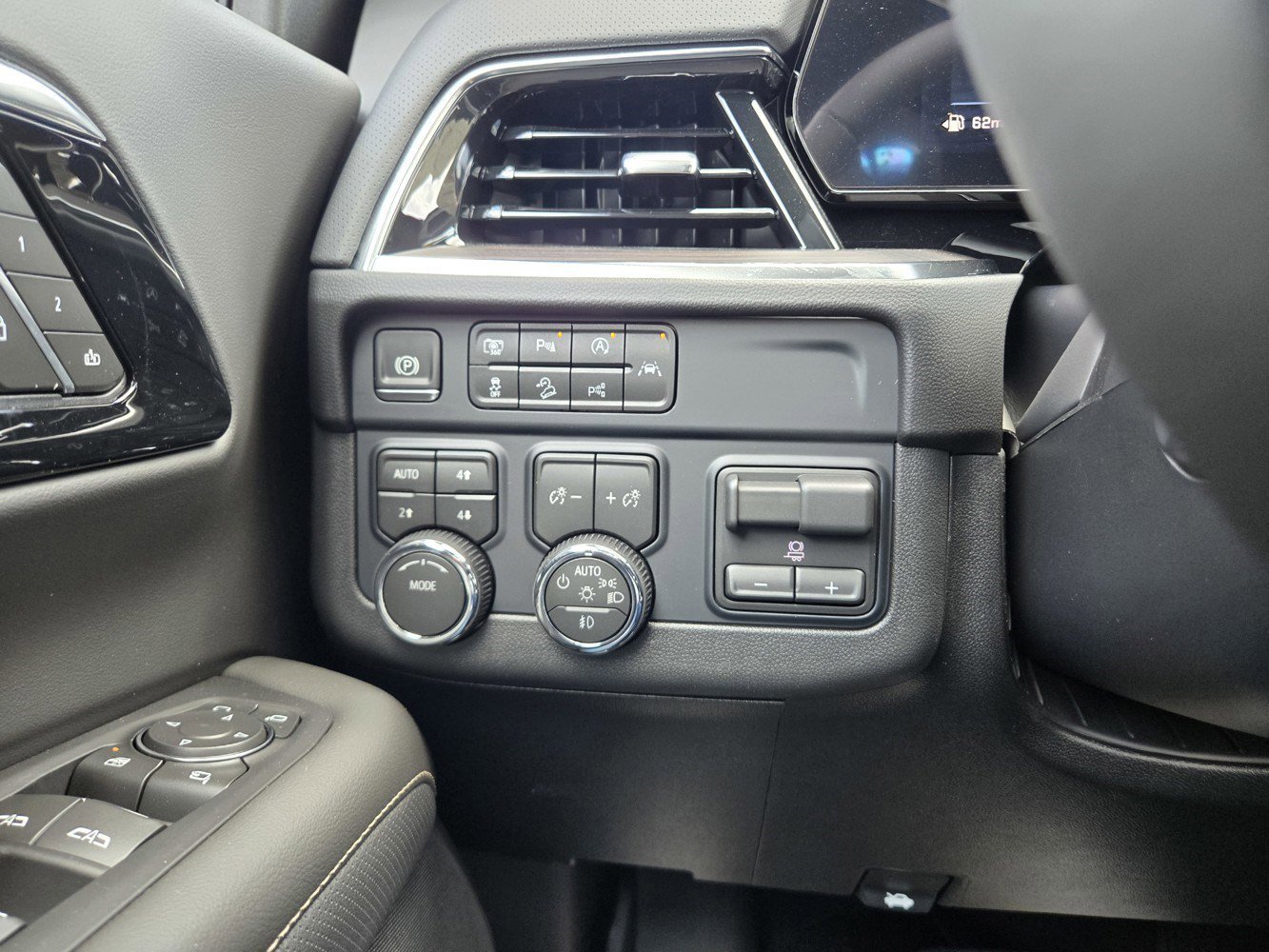 2026 Chevrolet Suburban Premier - Photo 13