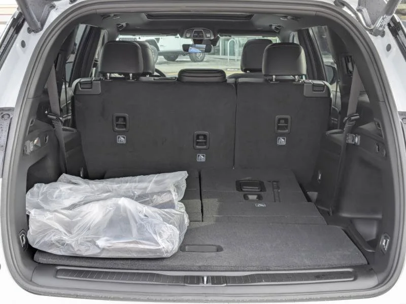 New 2025 White Jeep Limited - - Second row heated seats - Dual Pano Sunroof - Int FAM CAM - Black App Pkge & tons more image 31