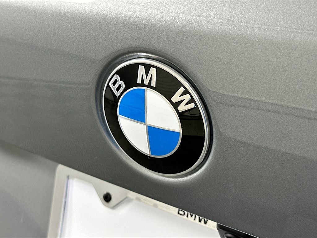 Used 2026 Skyscraper Grey Metallic BMW xDrive40i image 22