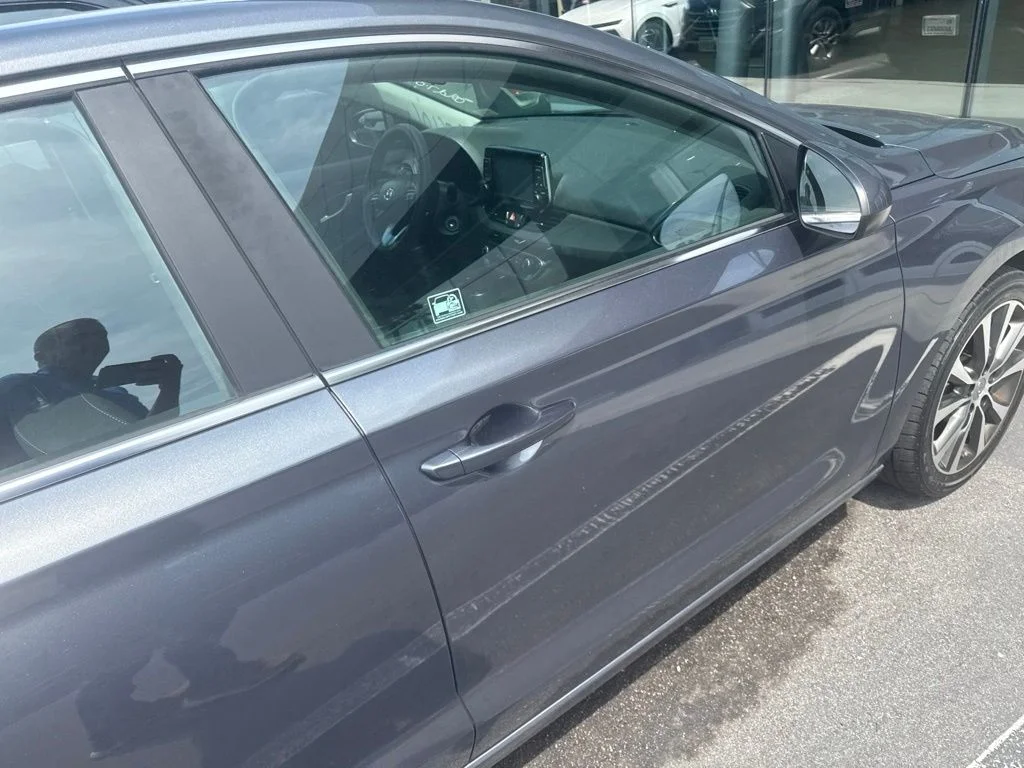 Used 2018 White Hyundai Base image 13