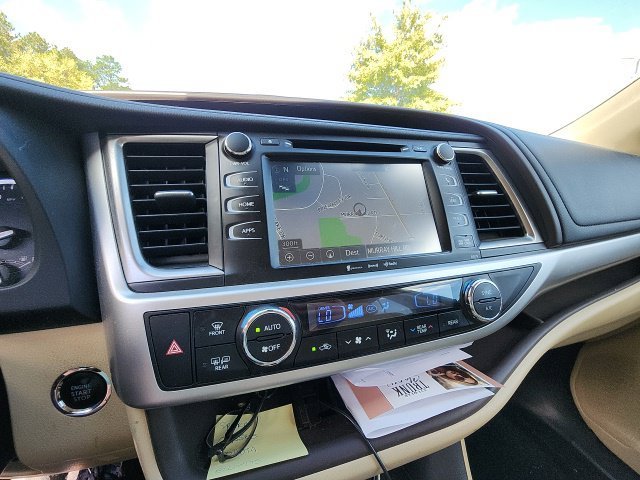 Used 2017 Blue Toyota XLE image 35
