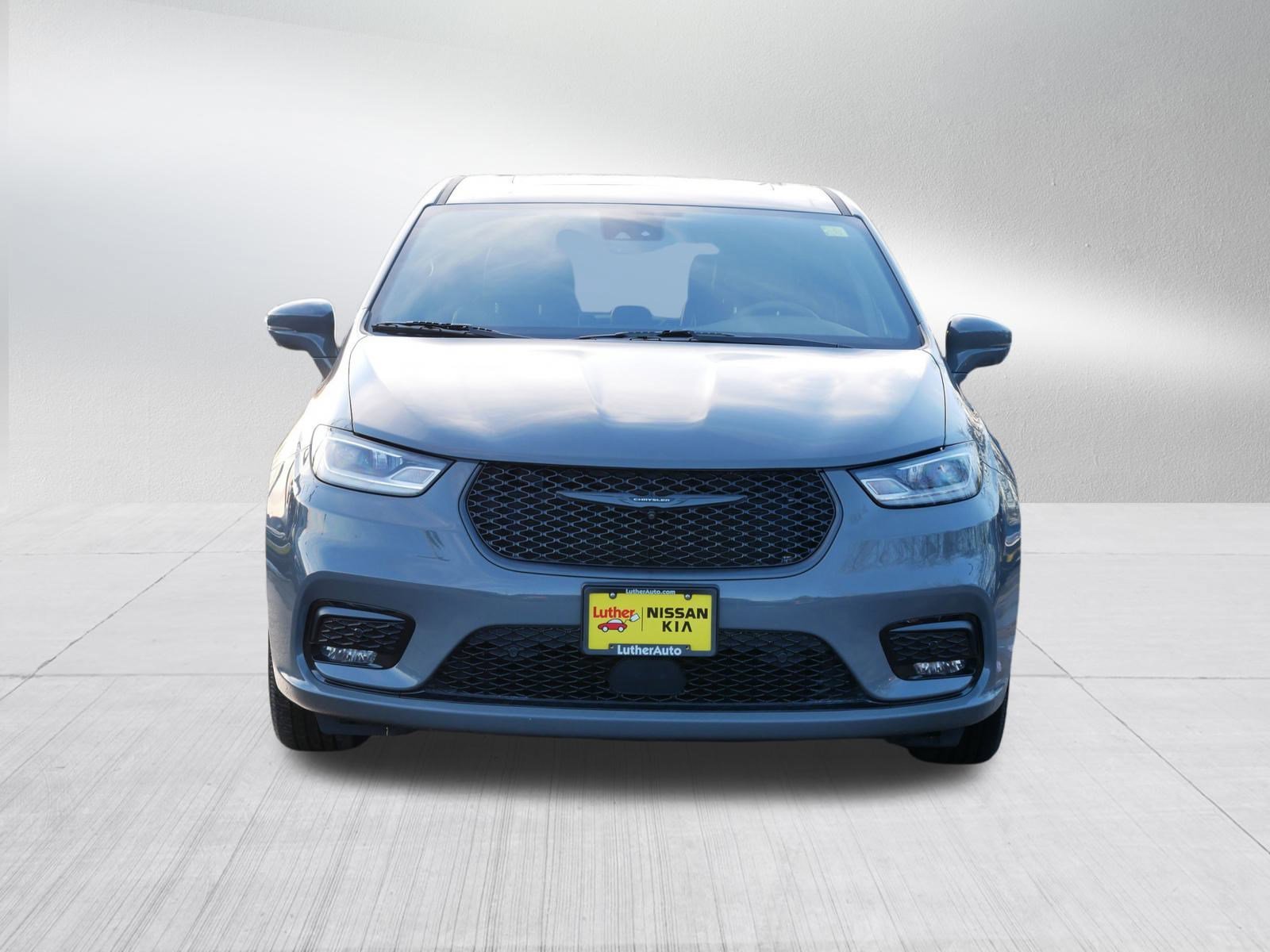 Used 2022 Chrysler Pacifica Hybrid Limited with VIN 2C4RC1S73NR147831 for sale in Inver Grove, Minnesota