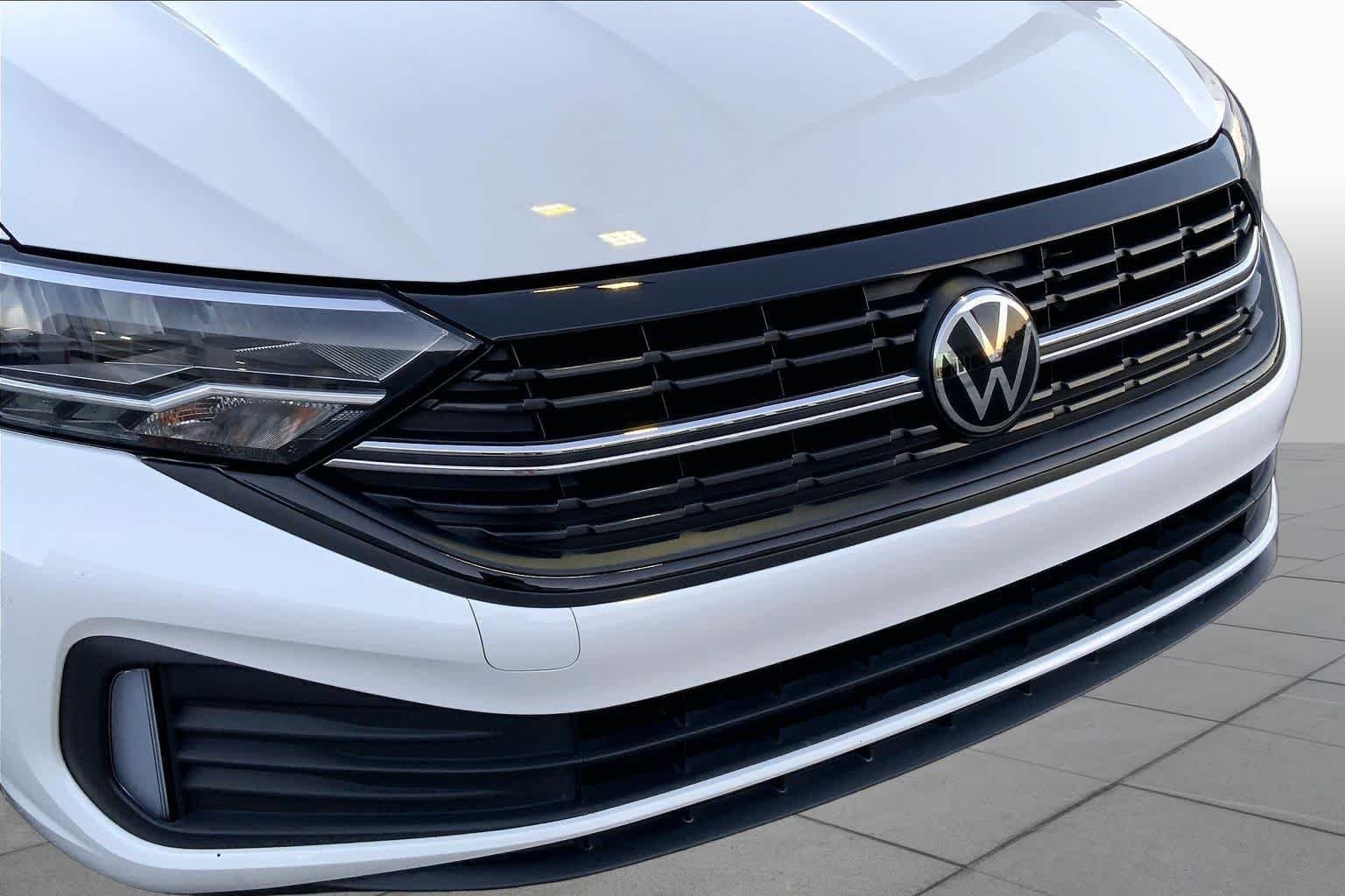 Used 2024 Pure White Volkswagen Sport image 27