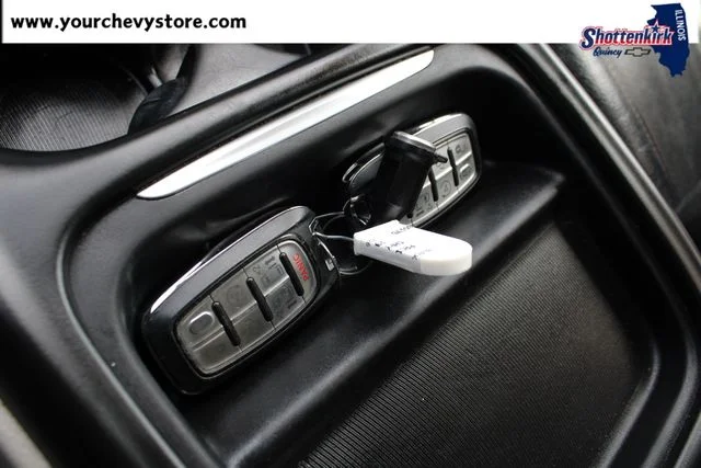 Used 2019 Black Chrysler Touring L image 34