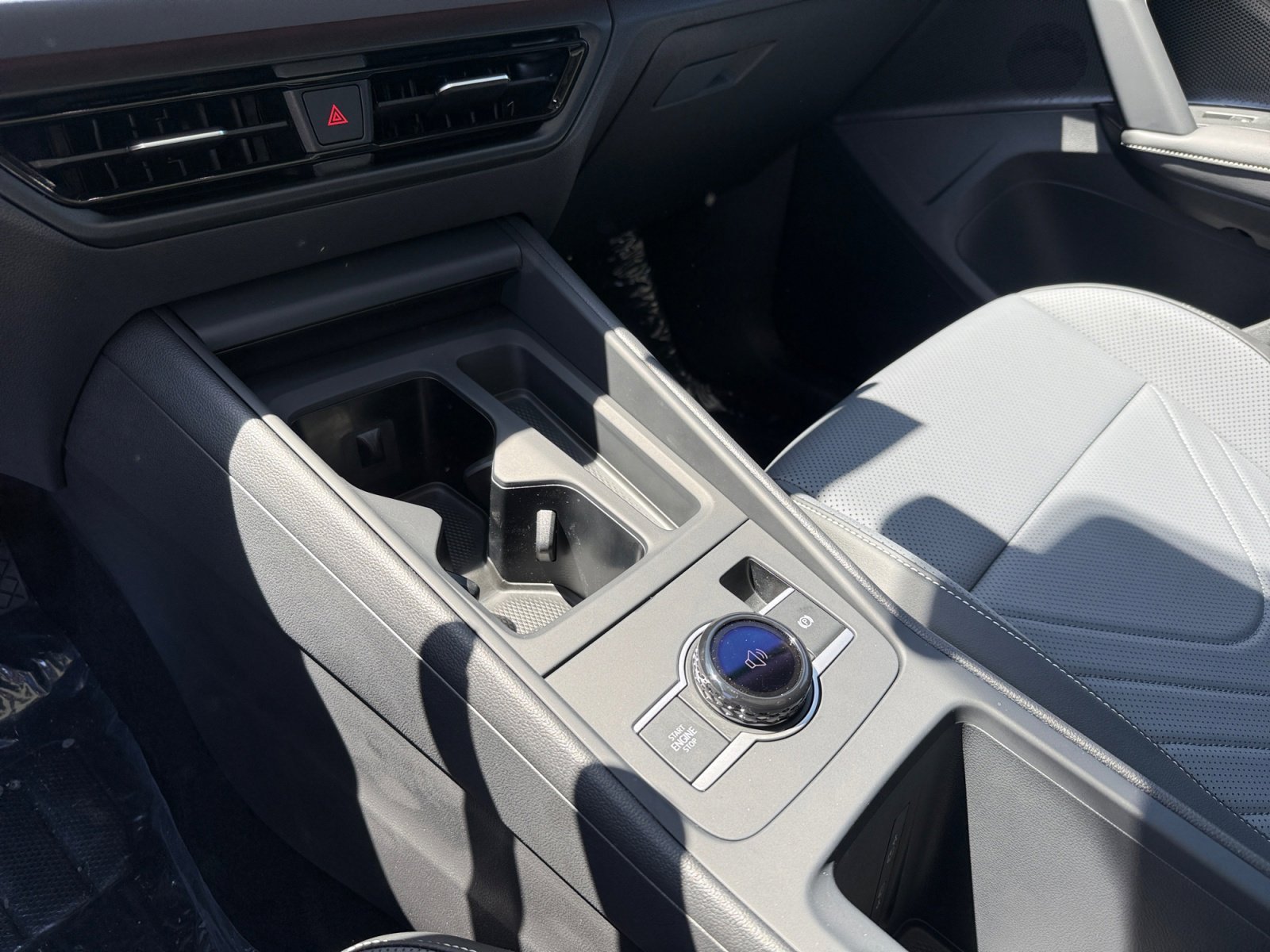 New 2026 Pure White Volkswagen SE image 13