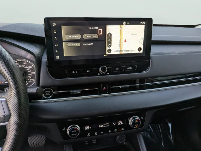 Used 2025 Black Mitsubishi SE image 22