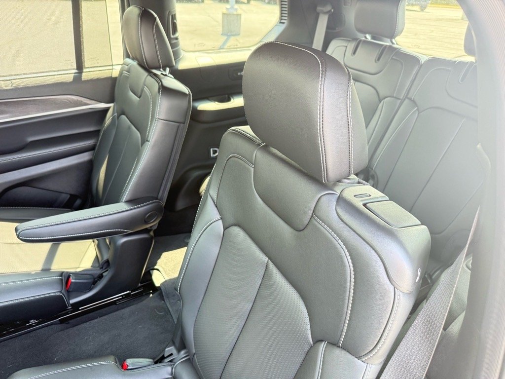 2025 Jeep Grand Cherokee Limited photo 4