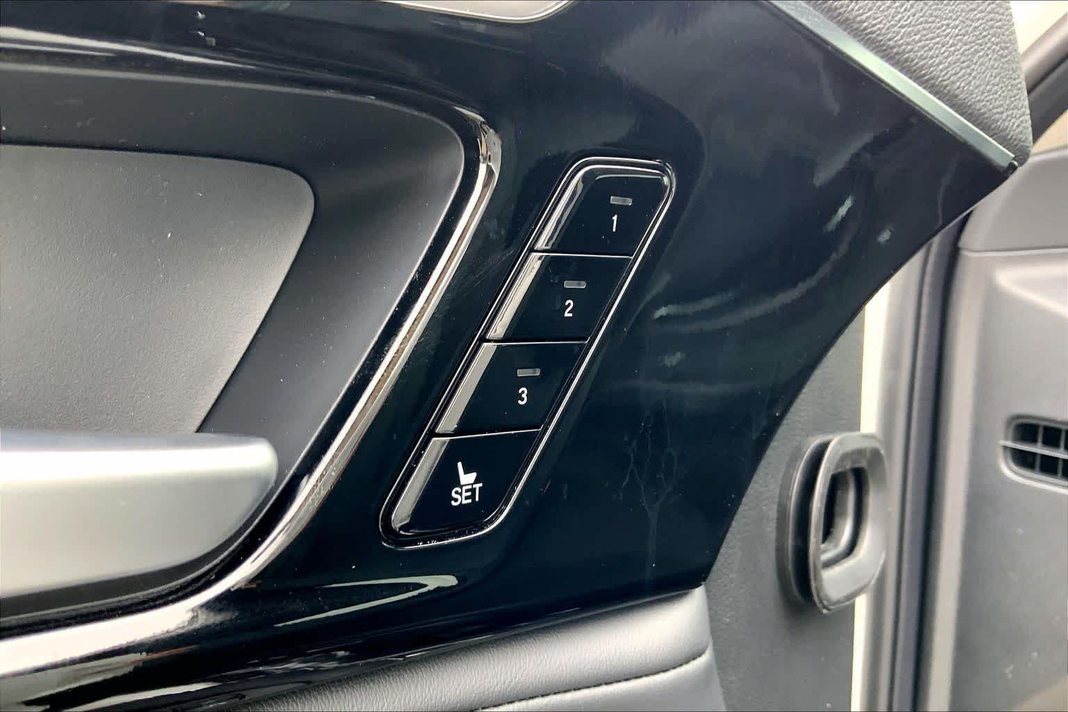 New 2026 Platinum White Pearl Acura w/Technology Package image 18