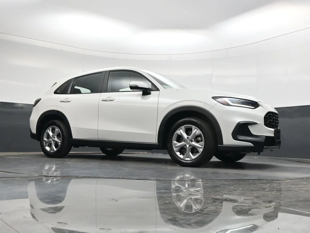 Used 2023 Platinum White Pearl Honda LX image 29