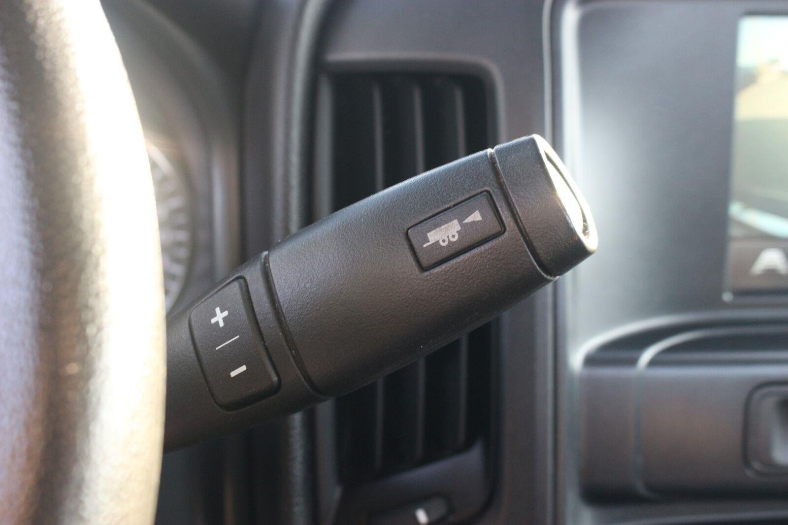 Used 2018 SUMMIT WHITE GMC 2WD Reg Cab 133.0" image 23