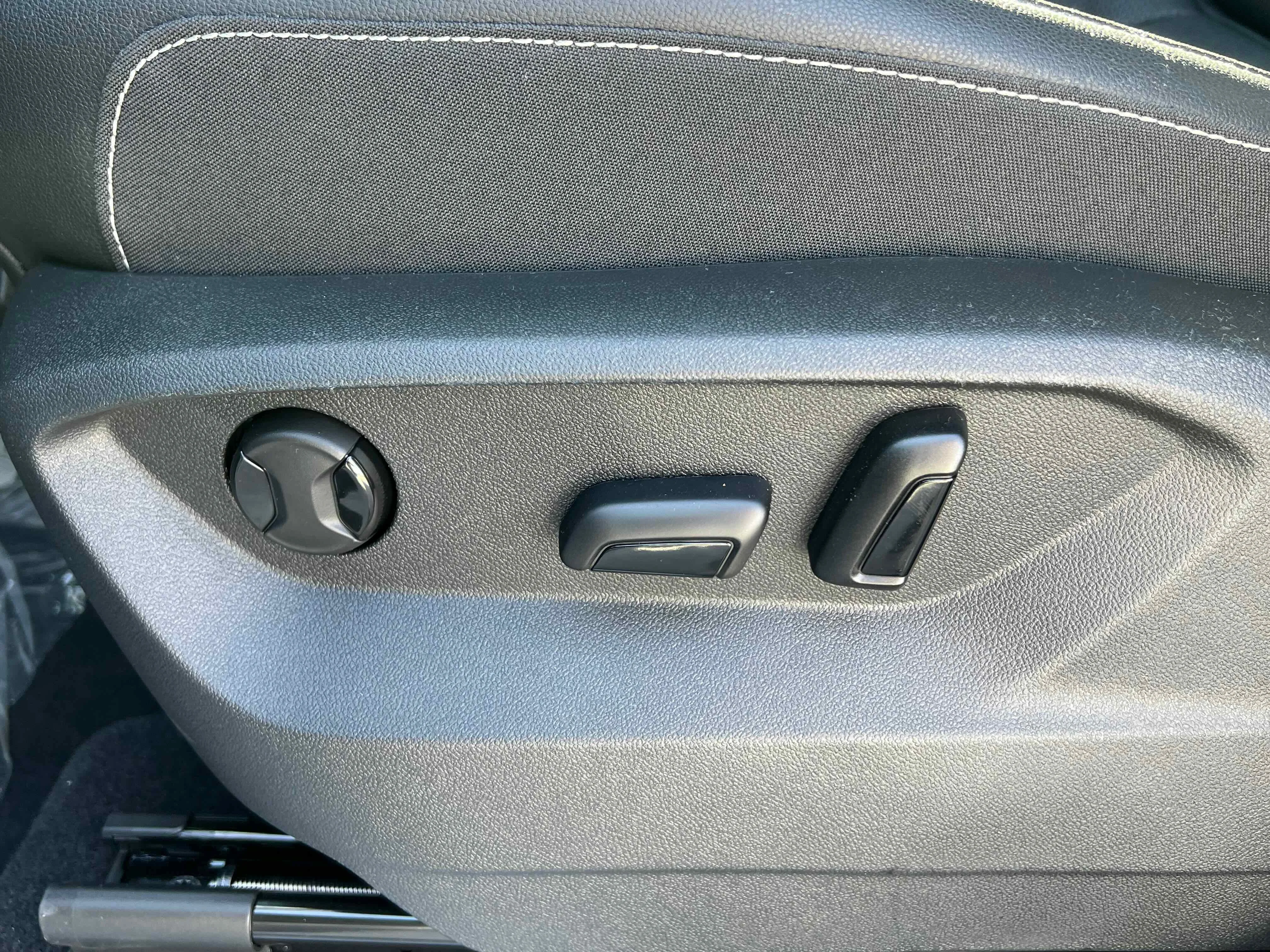 New 2026 Opal White Volkswagen 2.0T SE w/Technology image 16