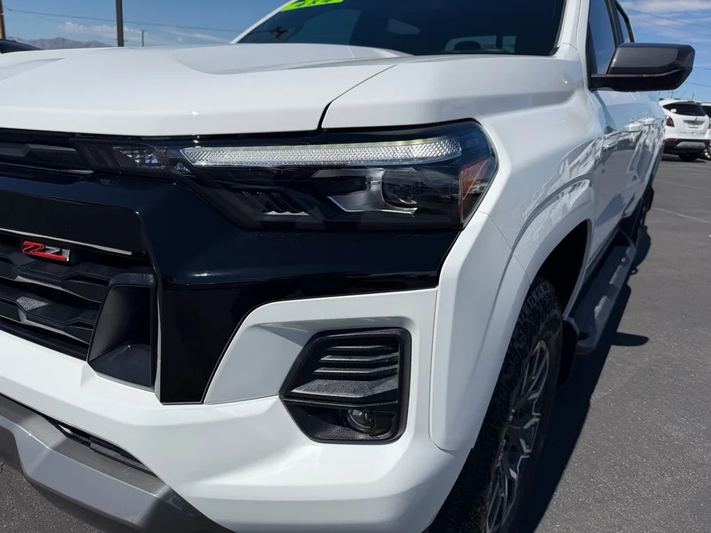 Used 2025 Summit White Chevrolet Z71 image 29