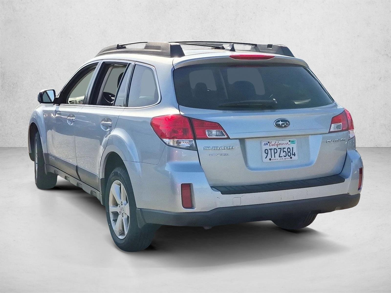 Used 2014 Ice Silver Metallic Subaru 2.5i Premium image 7