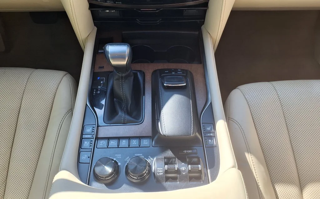 Used 2021 White Lexus 570 image 32