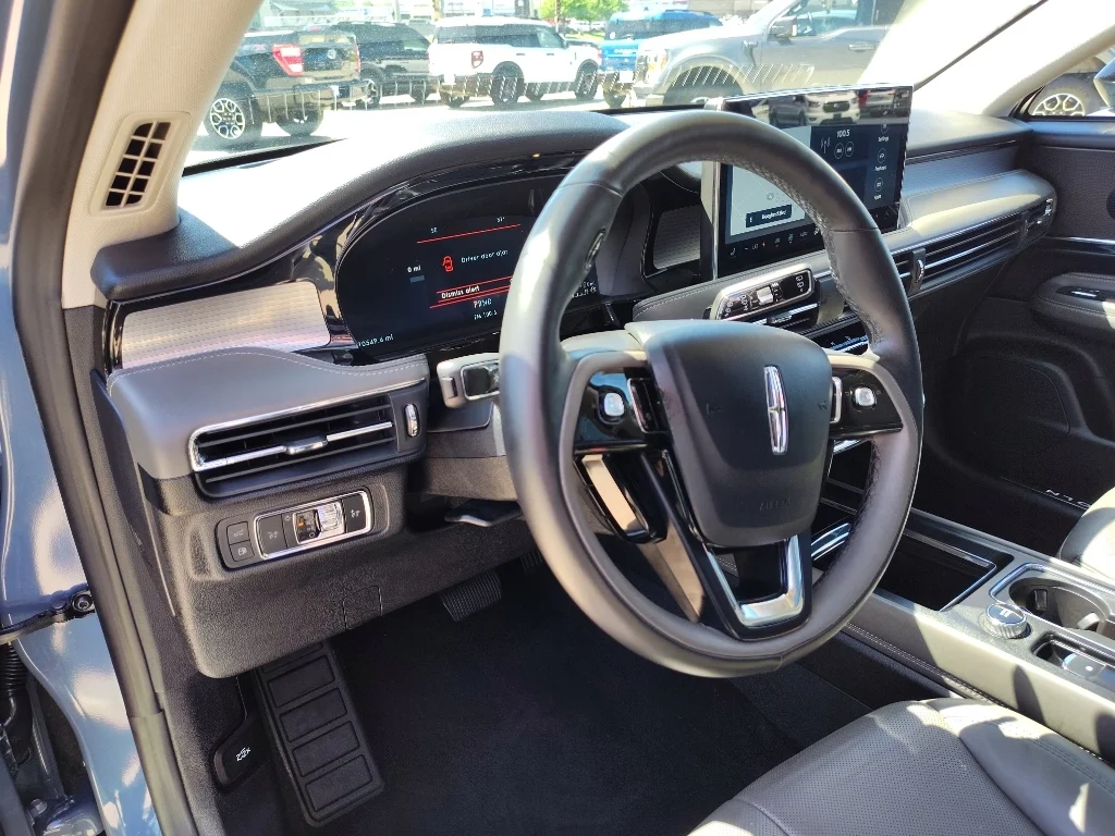 Used 2024 Whisper White Lincoln Grand Touring image 12