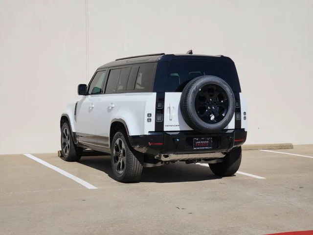 Used 2026 White Land Rover X-Dynamic SE image 3