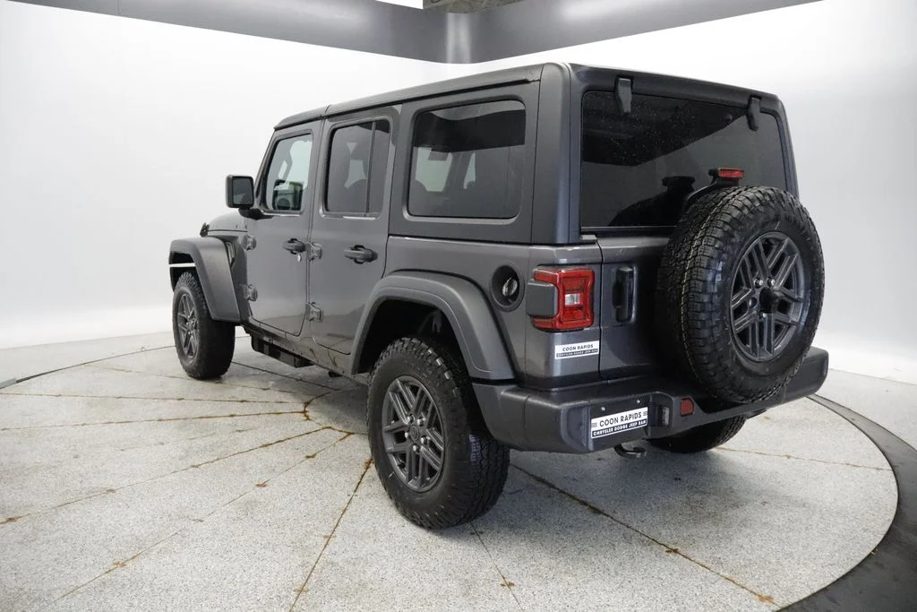 New 2026 Granite Crystal Metallic Clearcoat Jeep Sport S image 3