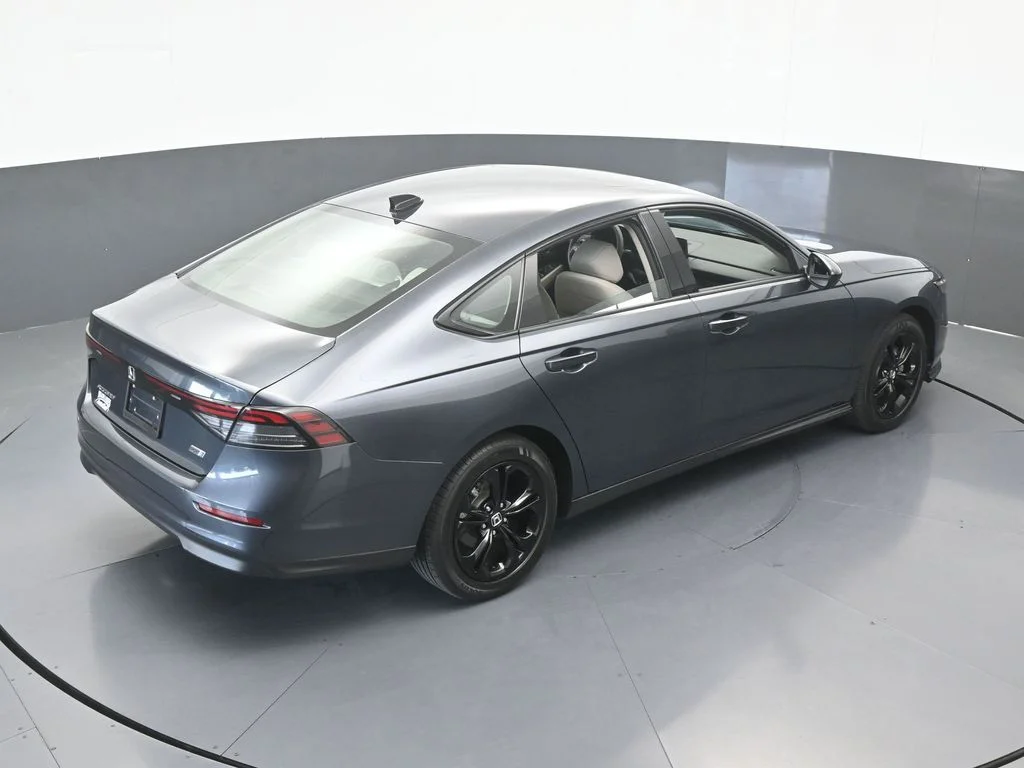 Used 2025 Gray Honda SE image 49