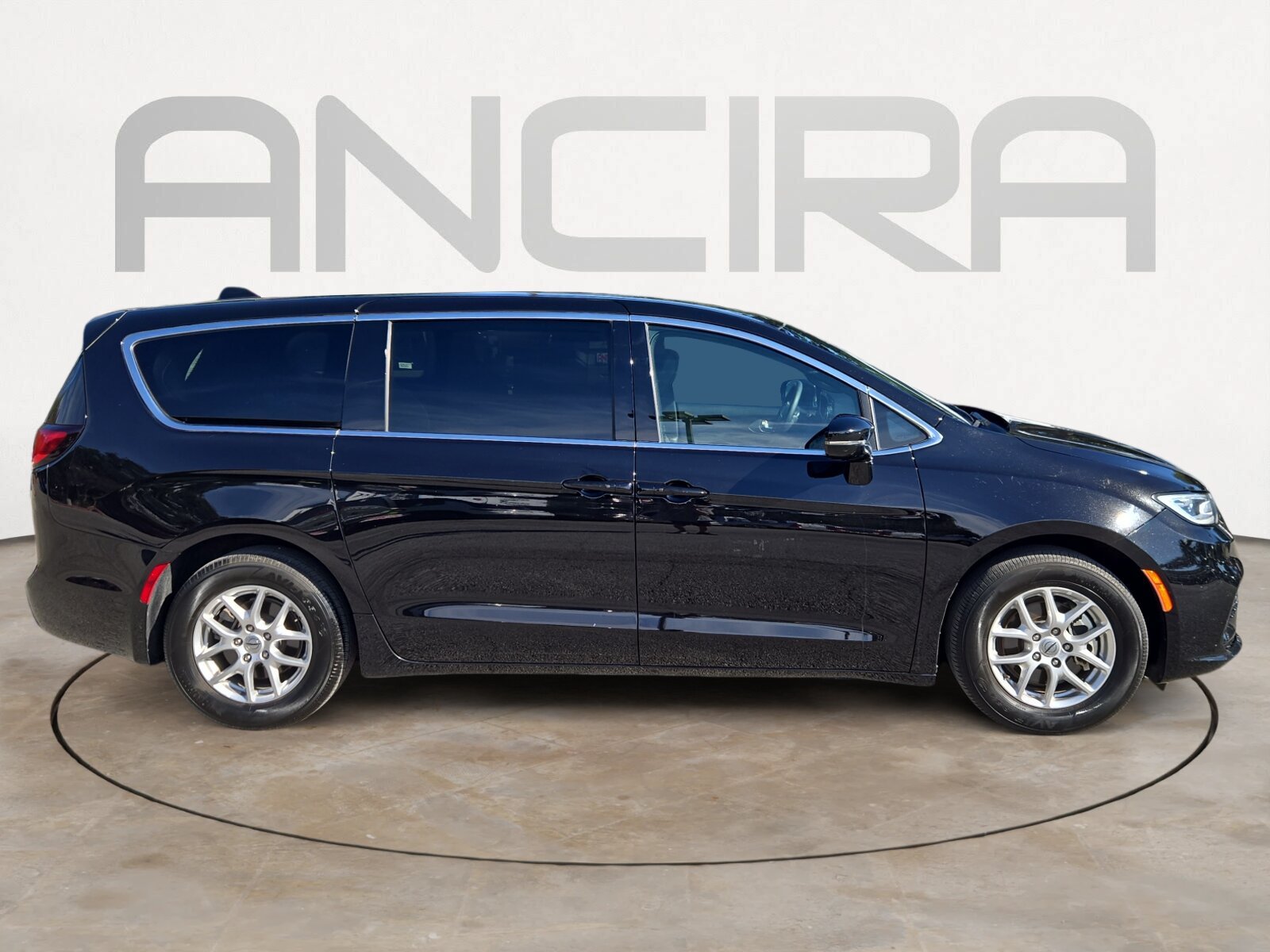 Used 2025 Diamond Black Crystal Pearlcoat Chrysler Select image 9