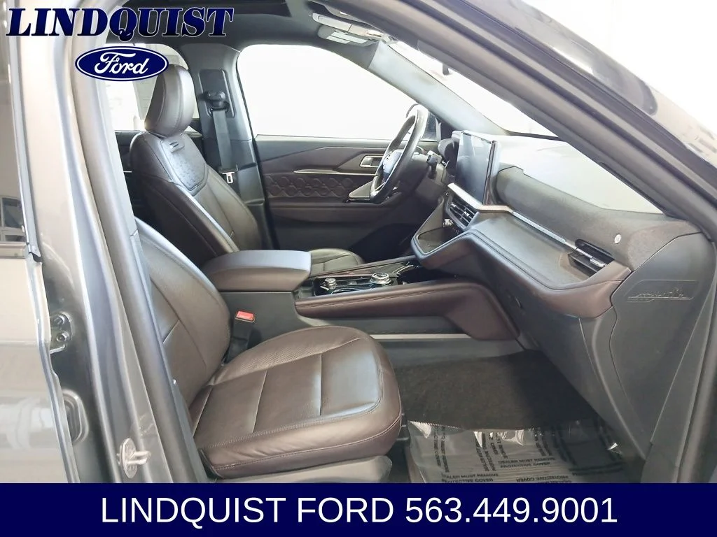 Used 2025 Gray Metallic Ford Platinum image 19