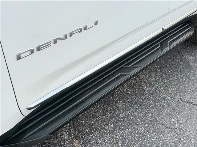 Used 2025 White Frost Tricoat GMC Denali image 15