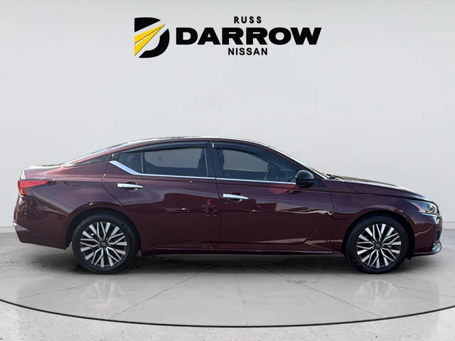 Used 2024 Red Nissan 2.5 SV image 6